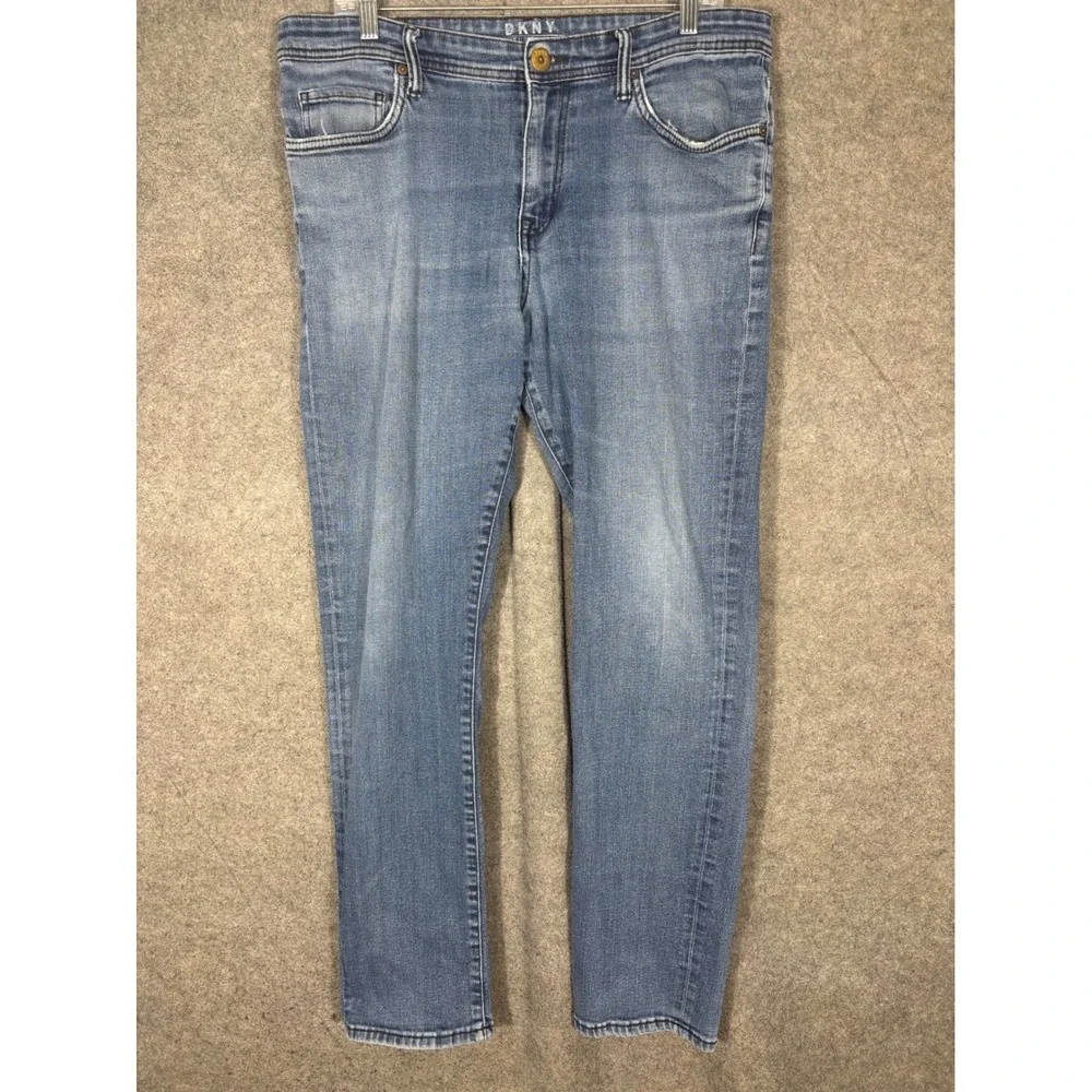DKNY Avenue B Slim Straight Jeans Mens 36x32 Medium Wash Blue Denim Stretch